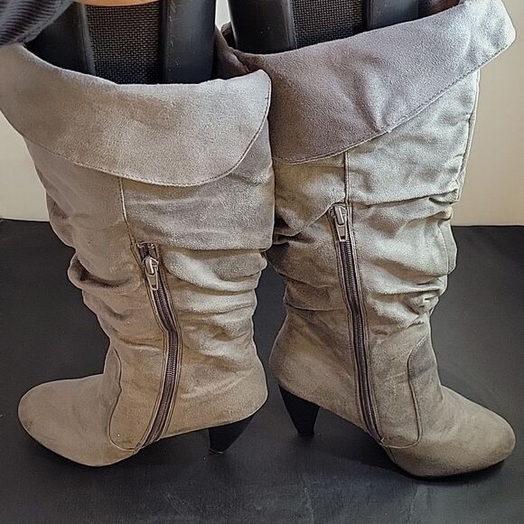 CHARLOTTE RUSSE LONG PLEATED ROUND TOE SOLID KNEE HIGH SLIP-ON BOOT - Picture 9 of 13